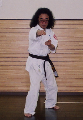 2004.4.2.karate1.jpg (45357 oCg)